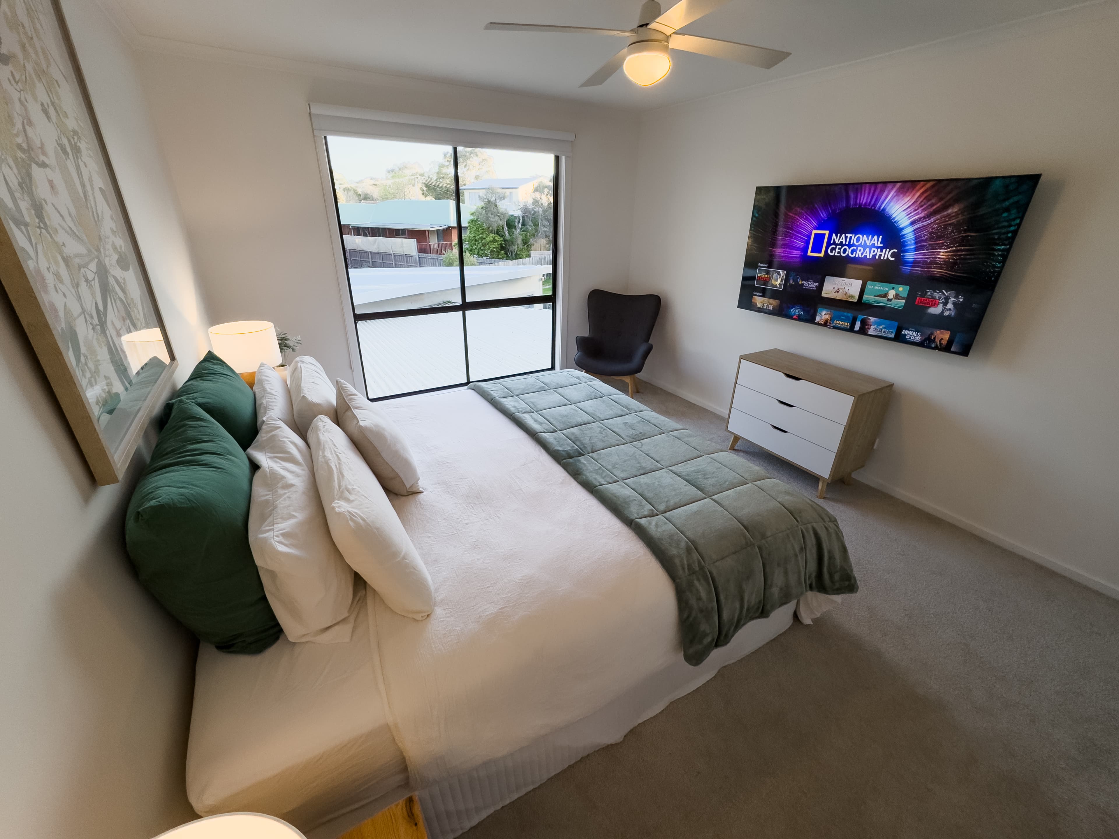 King master bedroom at Big Isle Retreat, Phillip Island